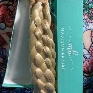 Madison braids NWT platinum bread headband